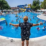 Master Family Club מלון מנבגט